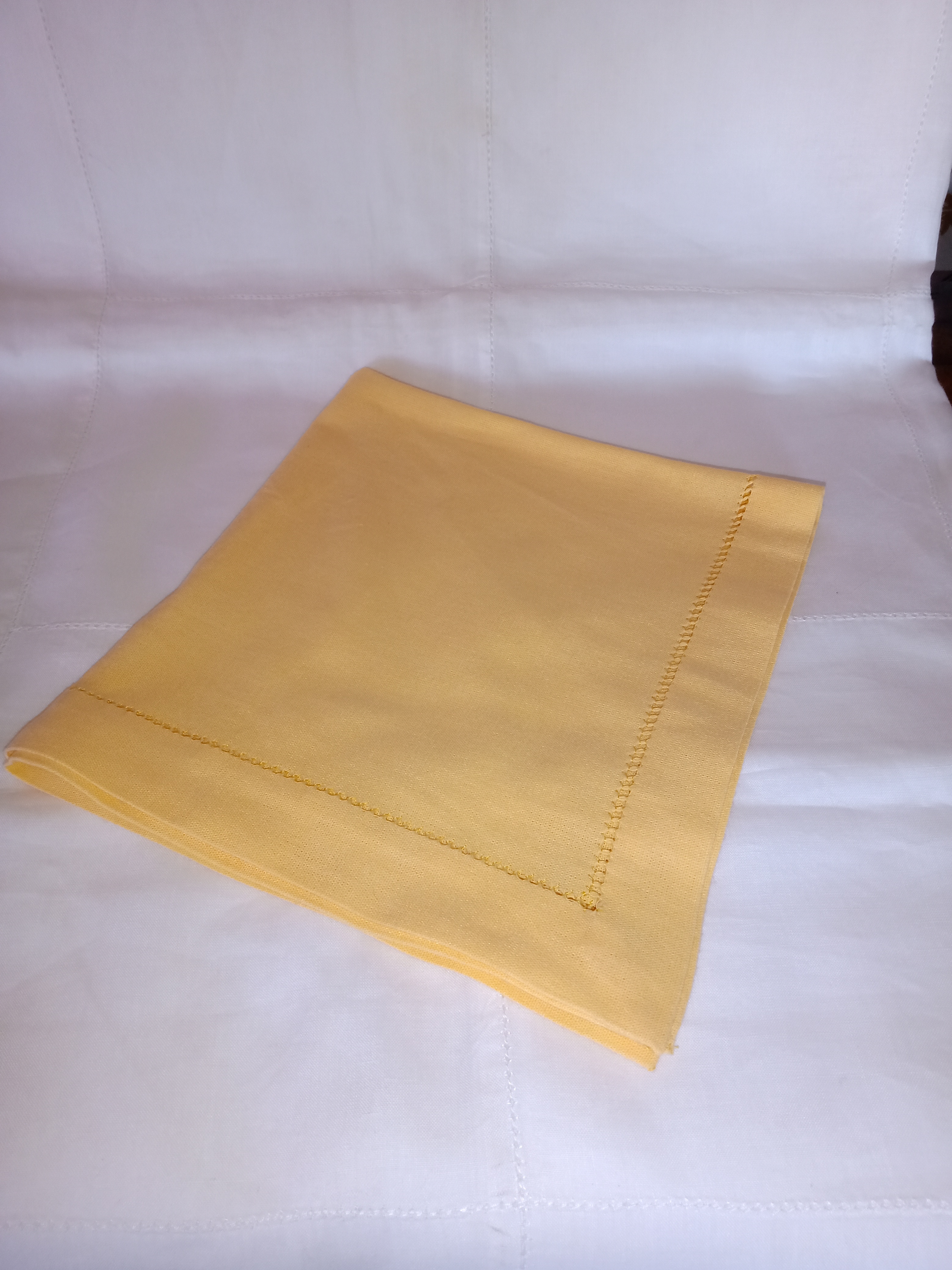 GUARDANAPO PONTO AJOUR 50X50 AMARELO